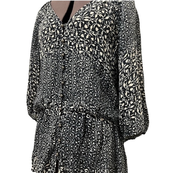 Banana Republic 100% Silk Floral V-Neck Peplum Button Front Top Size S - Picture 2 of 8